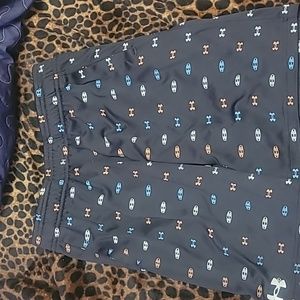 YOUTH BOYS LARGE SILKY BLACK UNDER ARMOUR SHORTS LIKE BRAND NEW